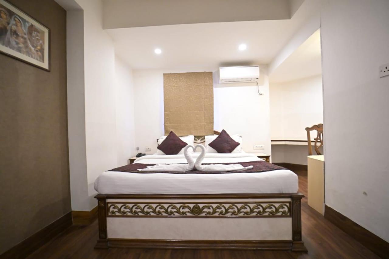 Hotel Prag Continental Guwahati Exterior foto