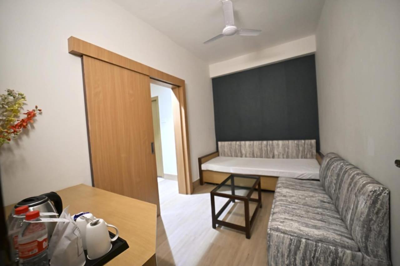 Hotel Prag Continental Guwahati Exterior foto