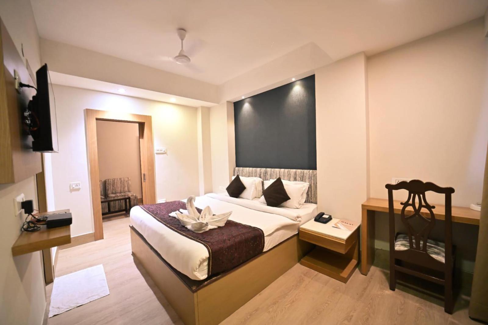 Hotel Prag Continental Guwahati Exterior foto