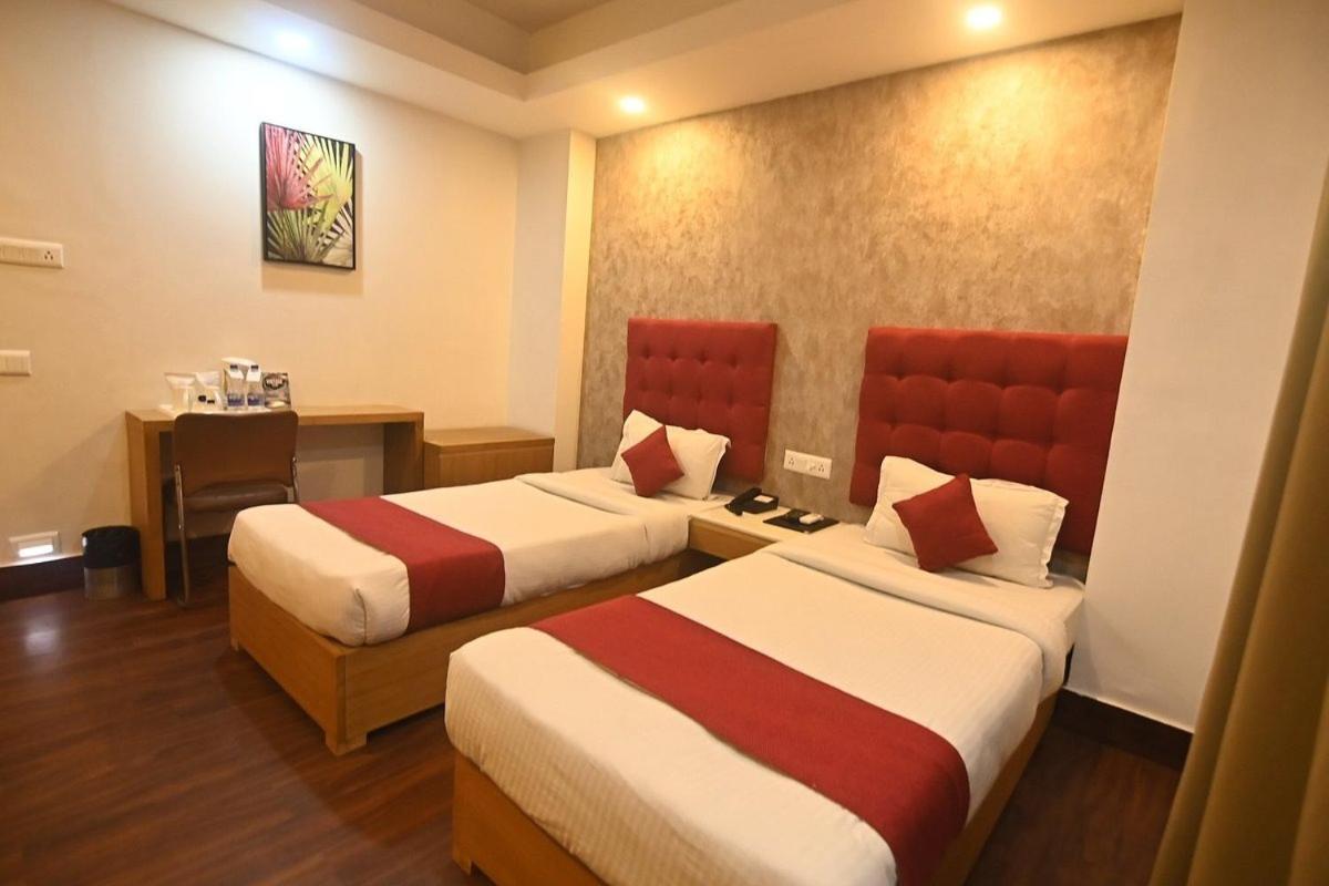 Hotel Prag Continental Guwahati Exterior foto