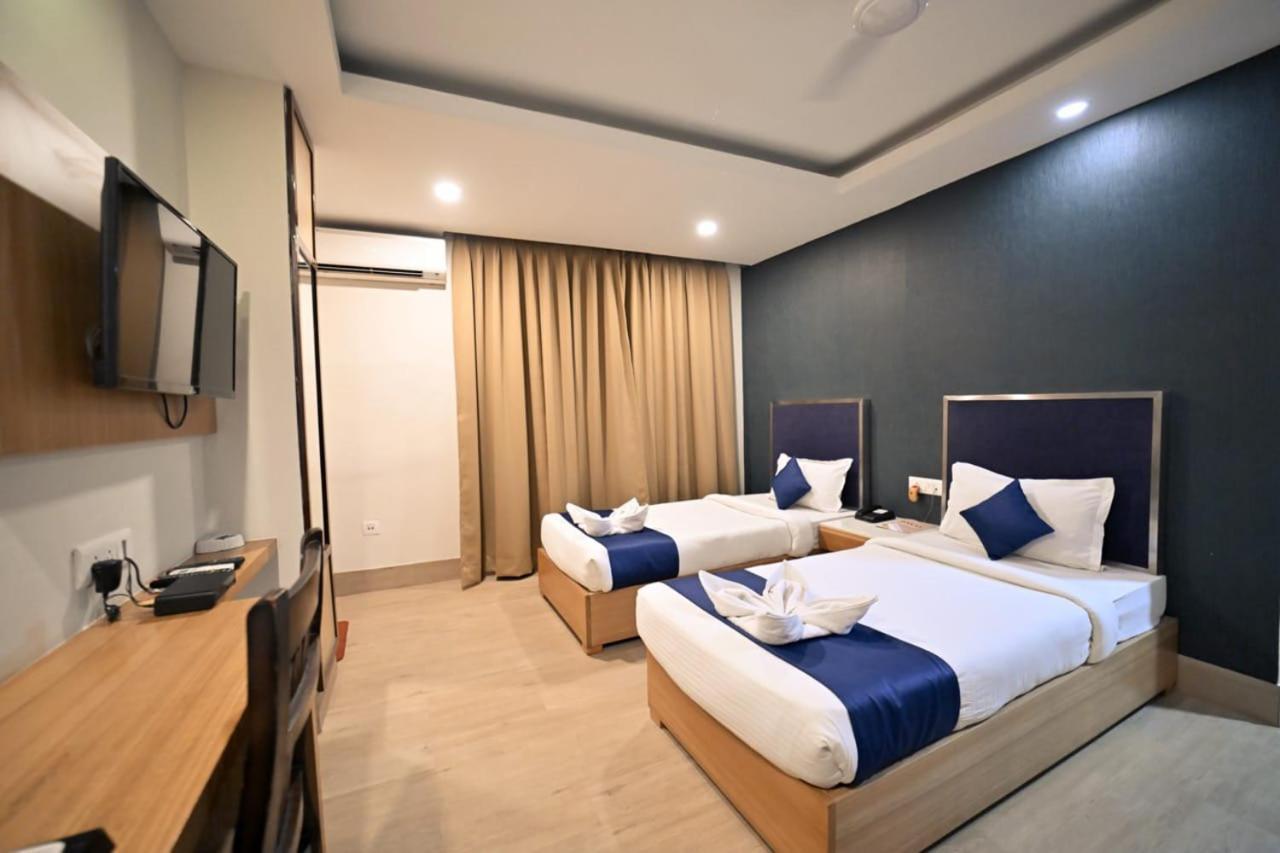 Hotel Prag Continental Guwahati Exterior foto